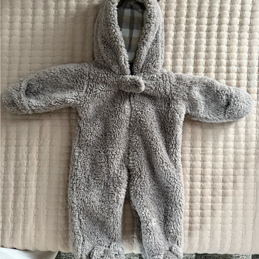 Carter’s Hooded Sherpa Pram